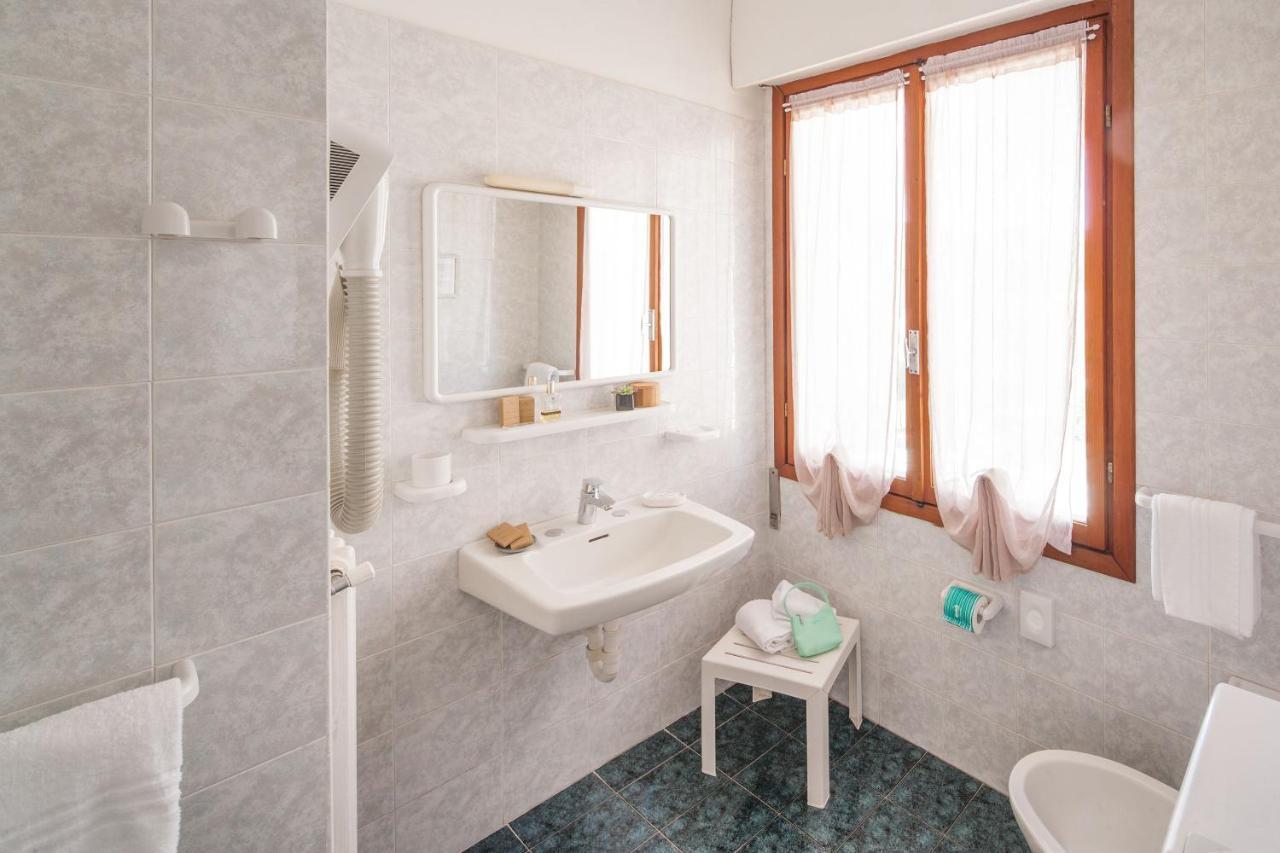 Hotel Virginia Diano Marina Kültér fotó