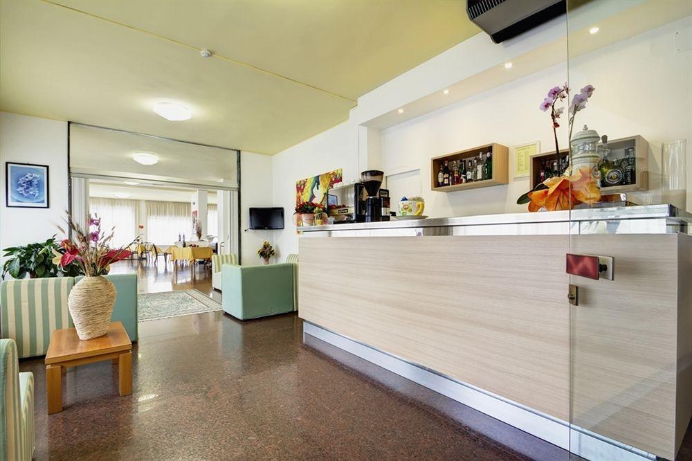 Hotel Virginia Diano Marina Kültér fotó