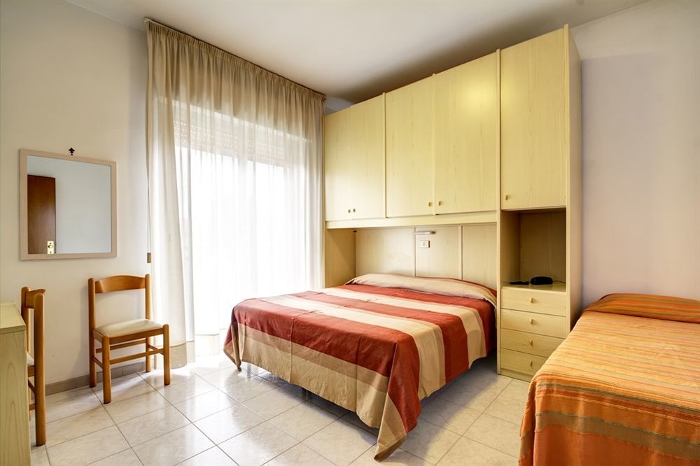 Hotel Virginia Diano Marina Kültér fotó
