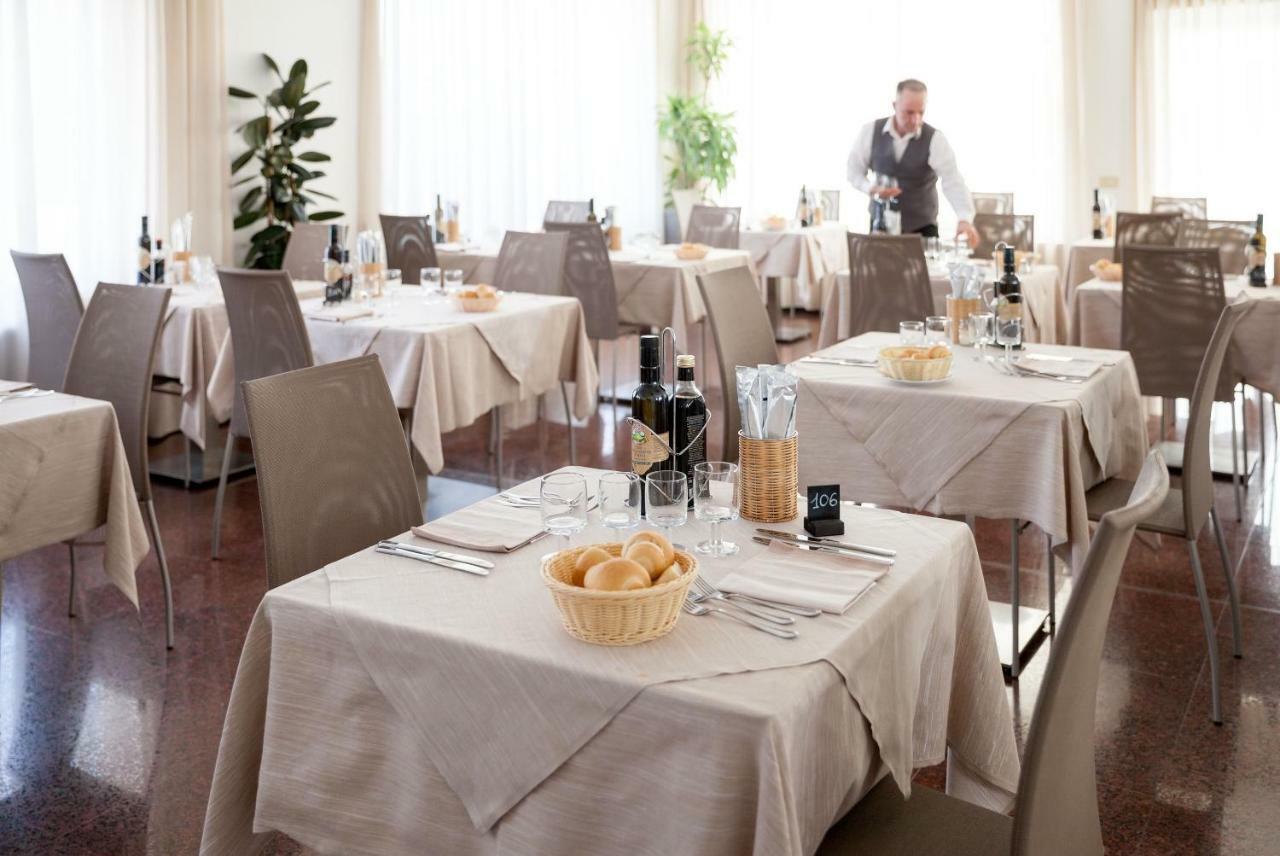 Hotel Virginia Diano Marina Kültér fotó