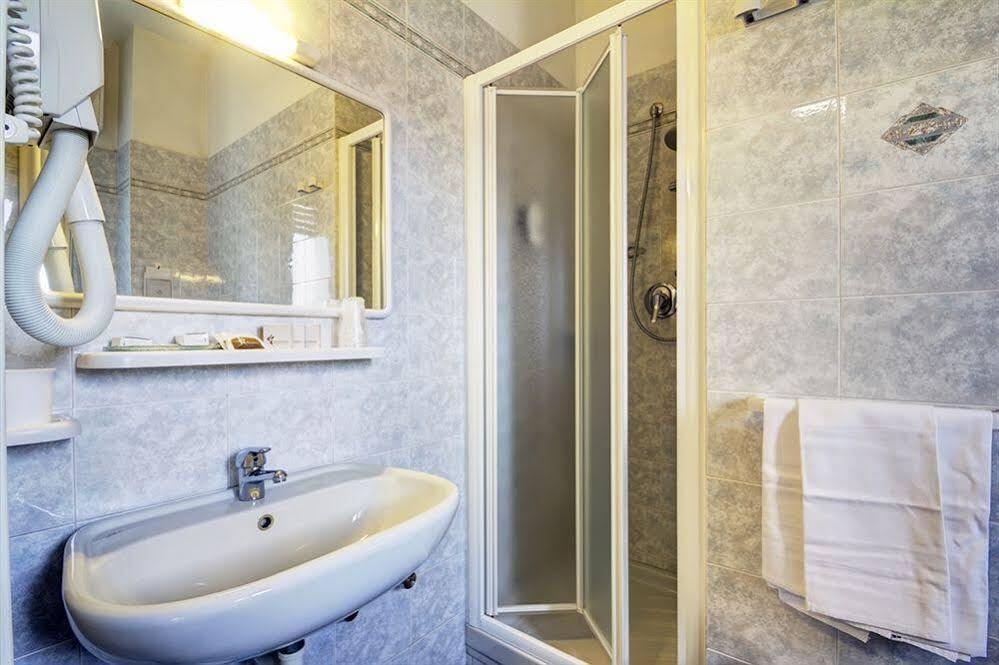 Hotel Virginia Diano Marina Kültér fotó