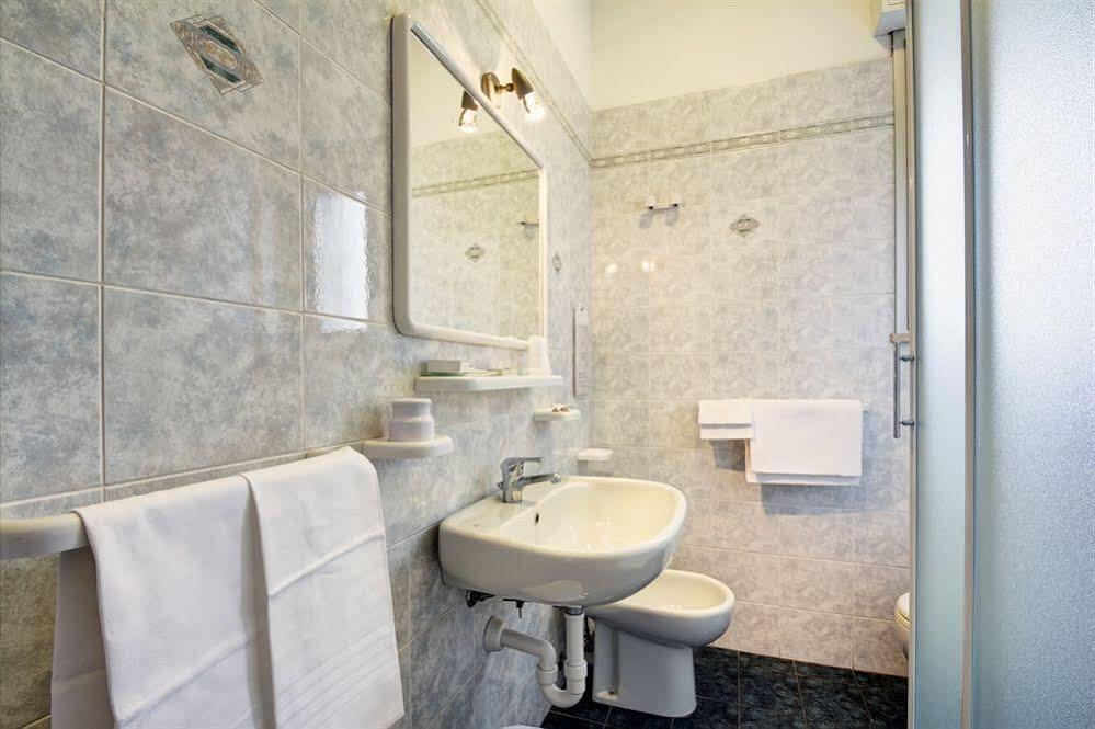 Hotel Virginia Diano Marina Kültér fotó