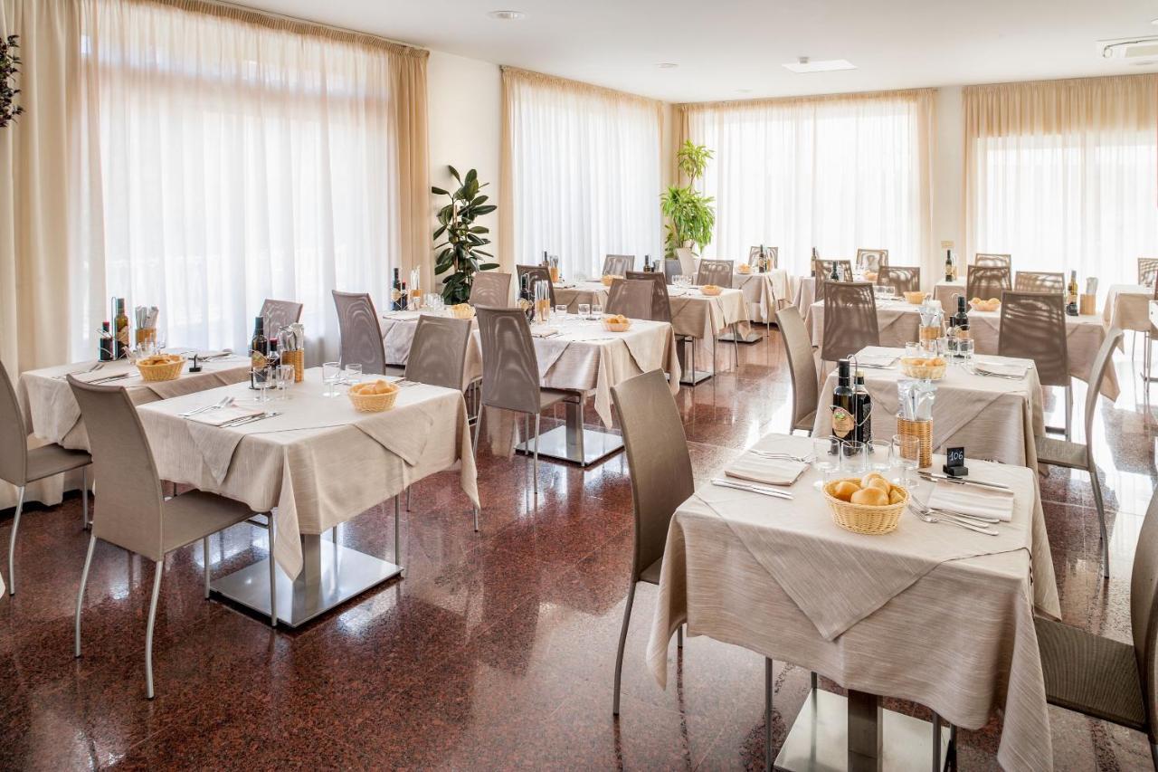 Hotel Virginia Diano Marina Kültér fotó